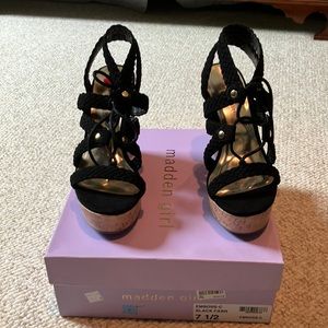 Super cute Steve Madden wedge sandals!